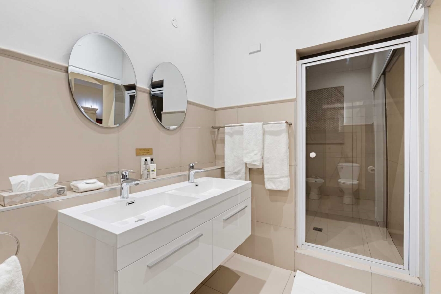 14 Bedroom Property for Sale in Oranjezicht Western Cape